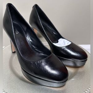 Michael Kors Chantal Crinkled Patent Leather Platform Pump size 7 like new